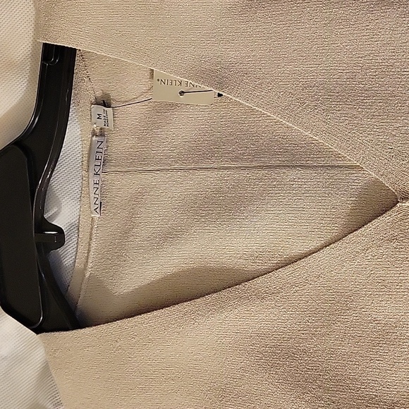 Anne Klein Sleeveless V-Neck Sweater - Picture 13 of 14